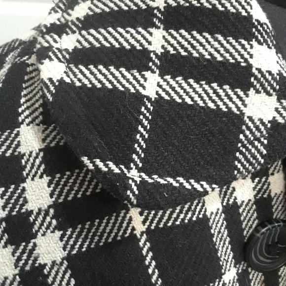 💕HP💕Black and white plaid coat - Picture 10 of 10